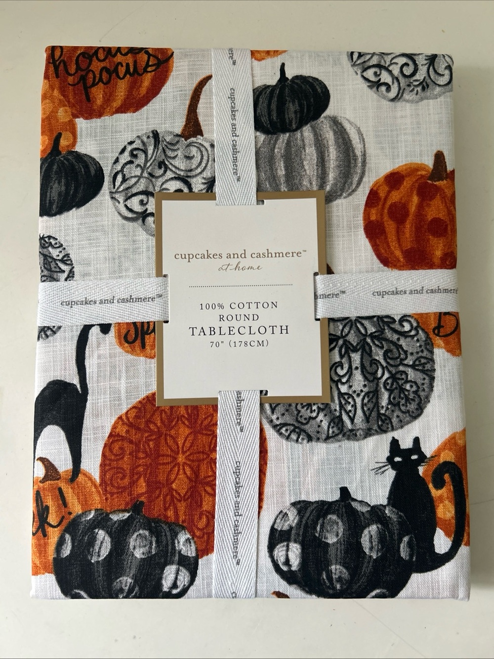 Cupcakes & Cashmere Halloween Pumpkin Tablecloth Round 70“ White Black & Orange